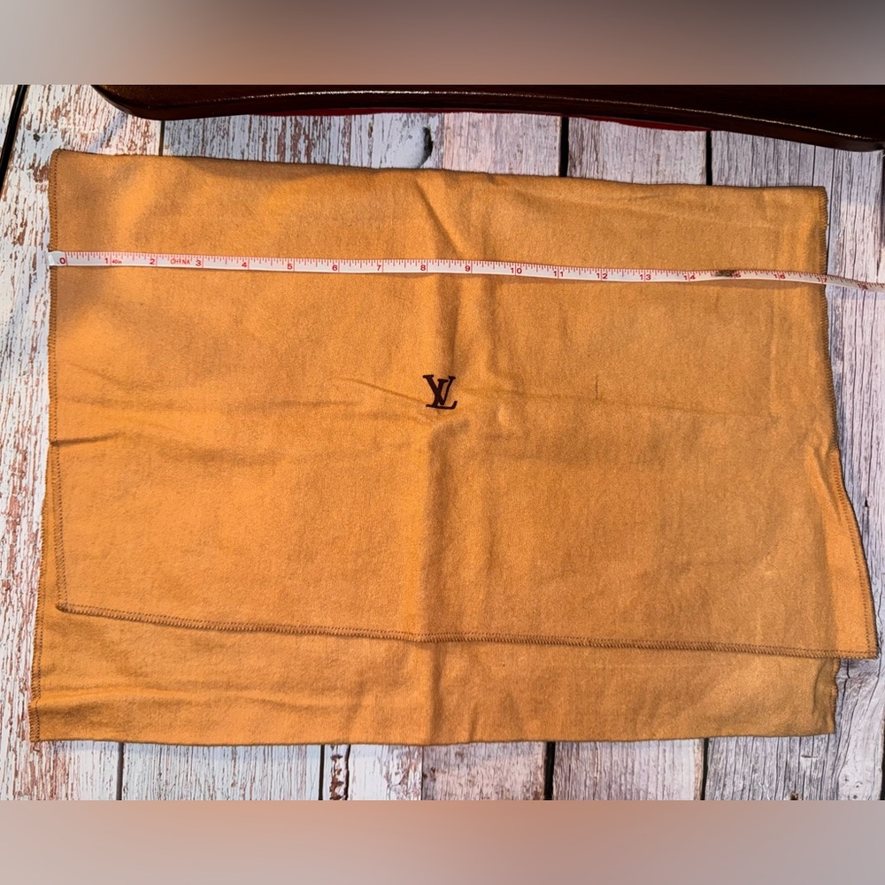 Louis Vuitton tan dust bag for a large bag - EUC - Picture 11 of 14